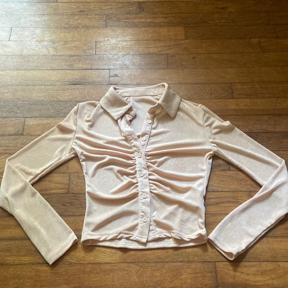 Tan stretchy button up top